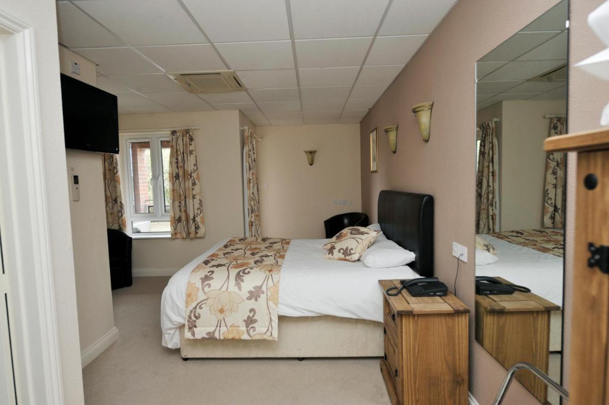 Oliver Cromwell Hotel - Housity
