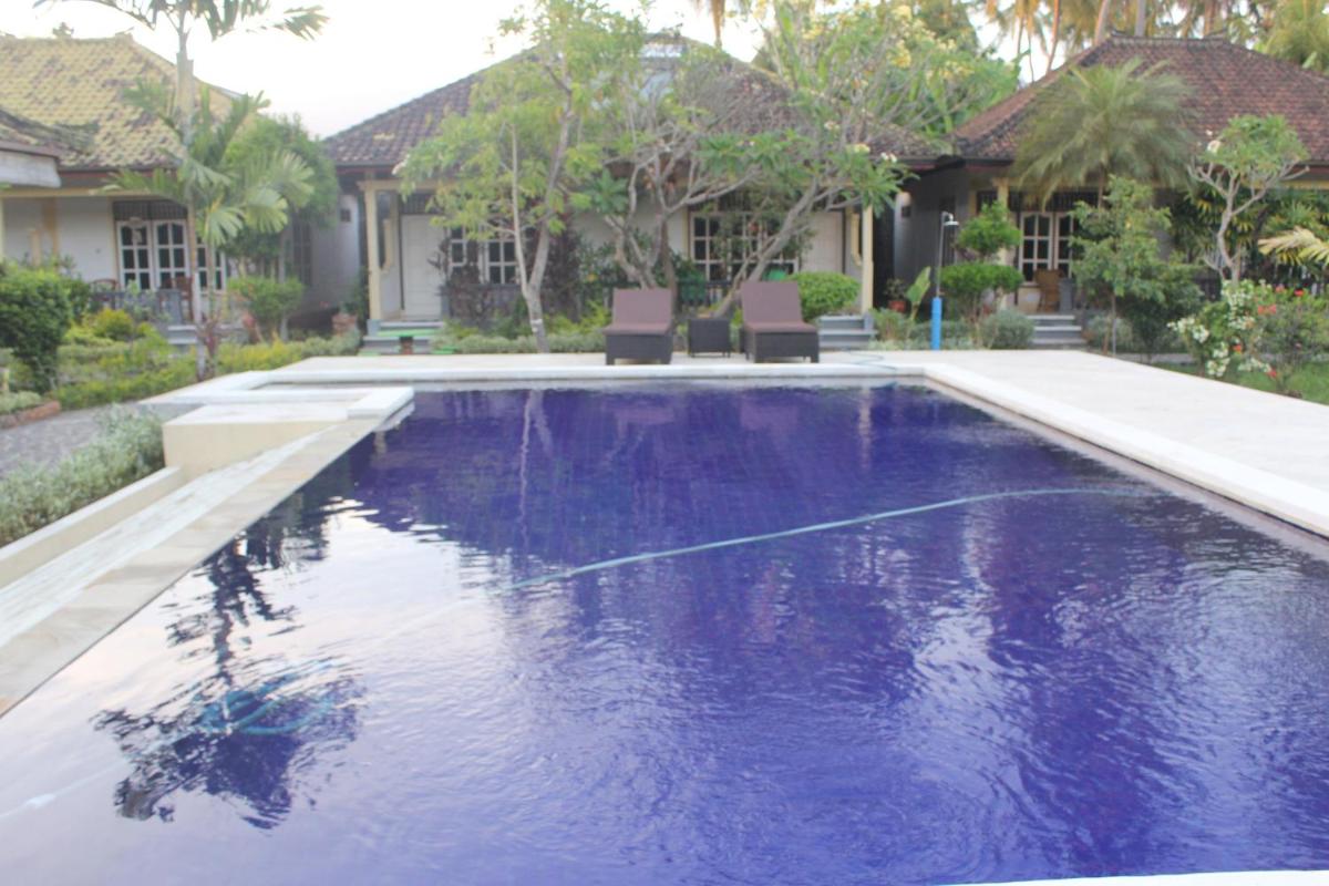 Taman Lily's Hotel - Housity