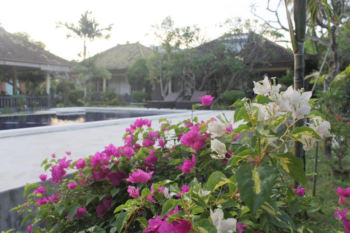 Taman Lily's Hotel - Housity