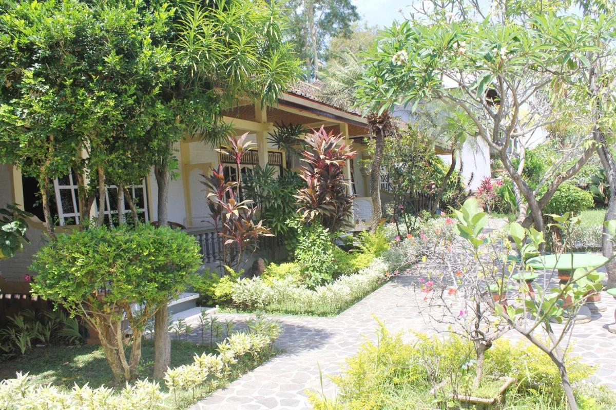 Taman Lily's Hotel - Housity