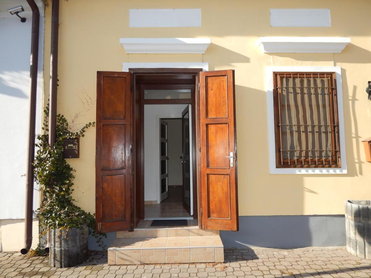 Csillagvirág Apartman - Housity