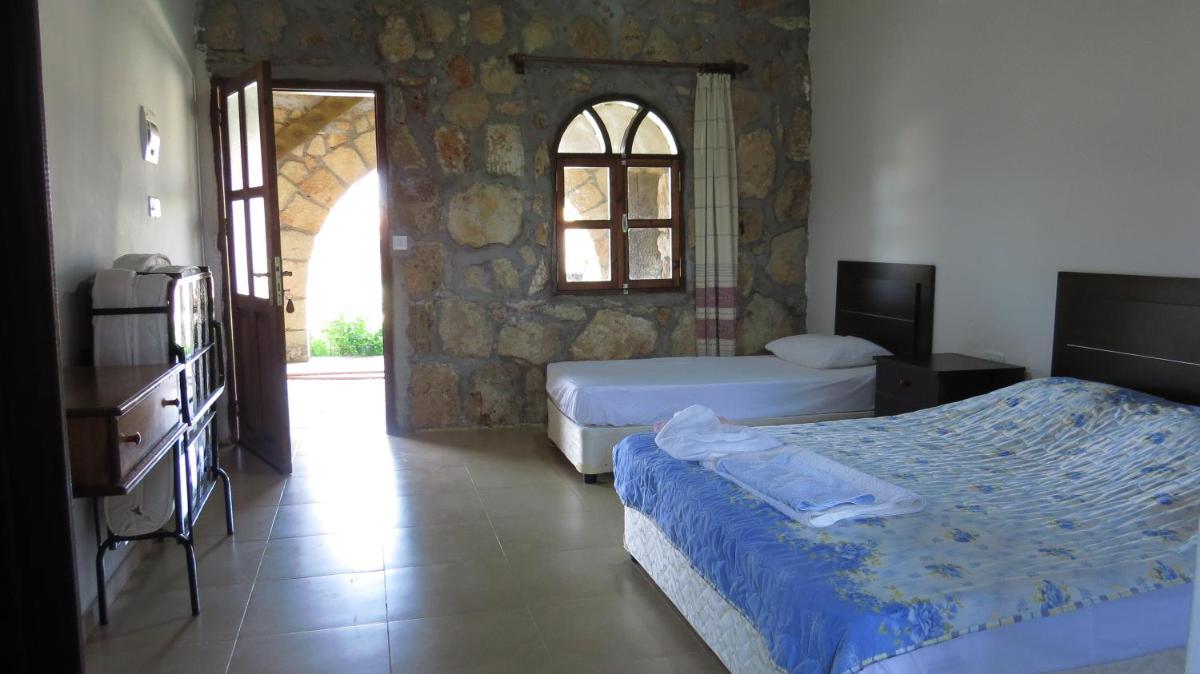 Elausa Hotel & Restaurant - Housity