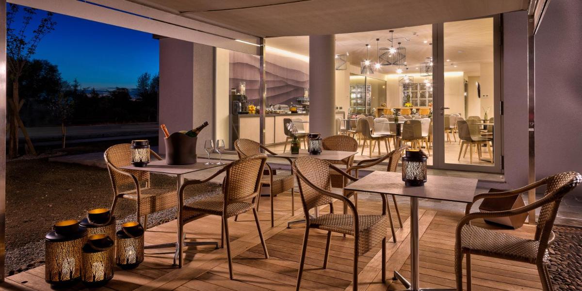 Hotel The Cube - Housity