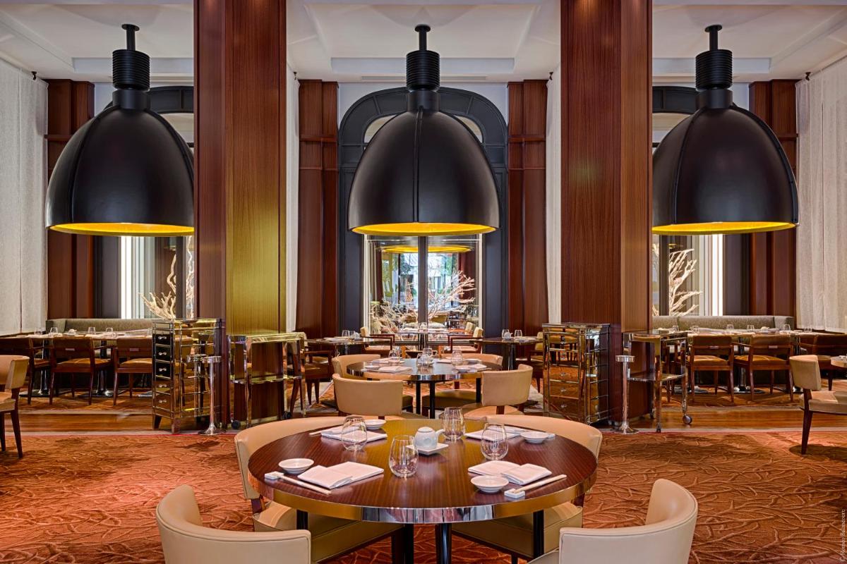Restaurant ou autre lieu de restauration dans l'établissement Hôtel Le Royal Monceau Raffles Paris