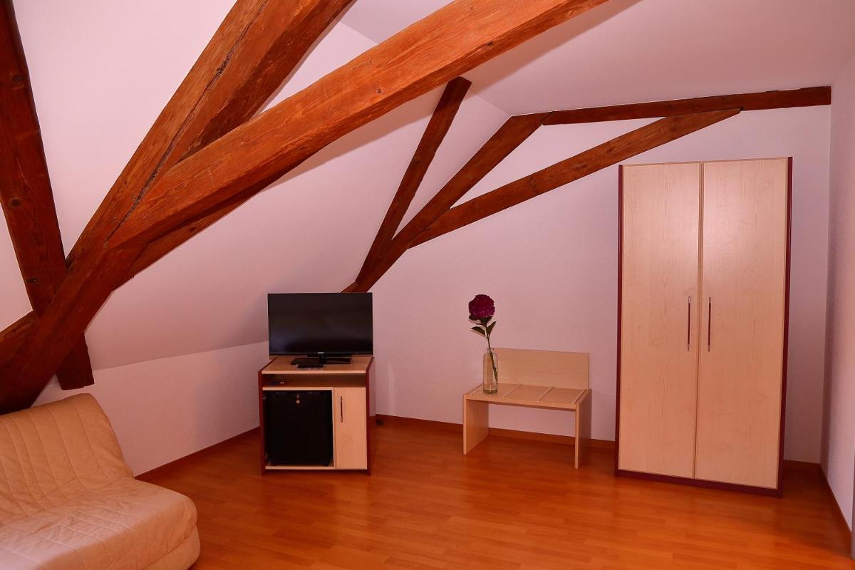 Hotel-Rotisserie La Tour Rouge - Hizvo