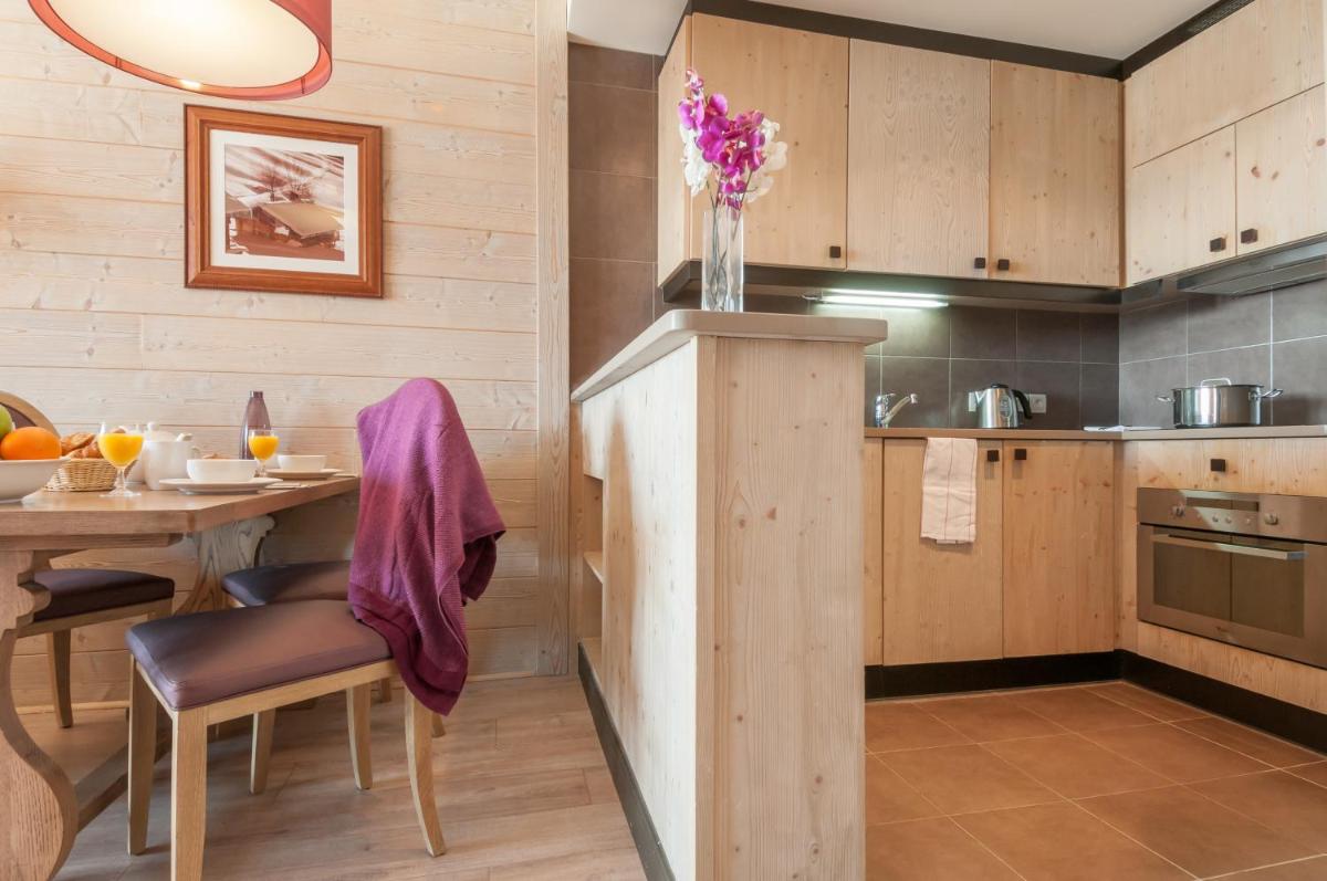 Cuisine ou kitchenette dans l'établissement Résidence Pierre & Vacances Premium L'Amara