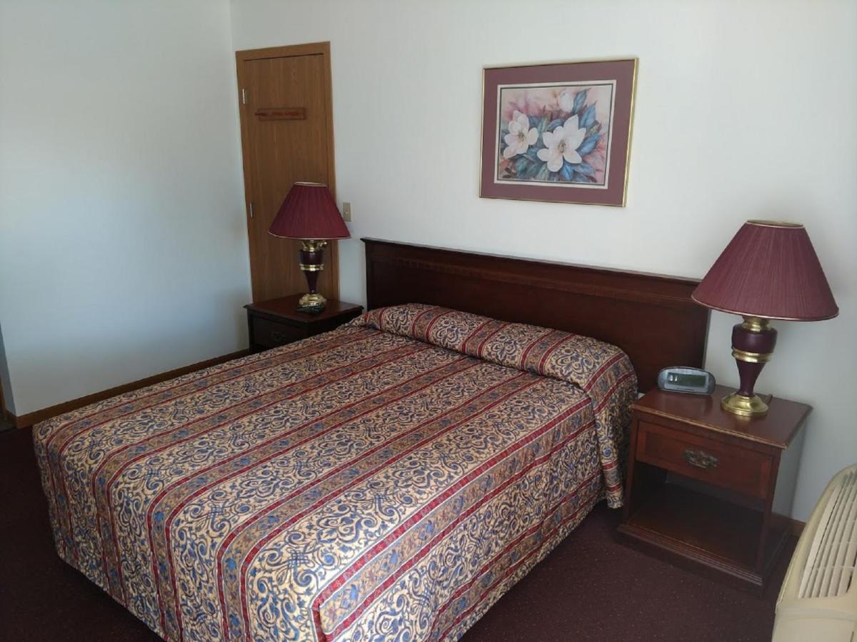All Seasons Motel - Housity