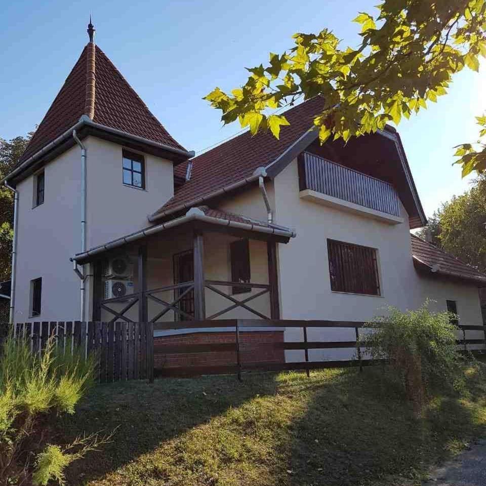 Tó úti Vendégház - Housity