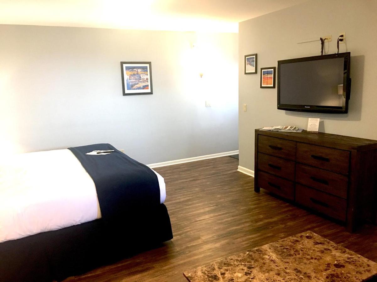 Shorewood Inn - Housity