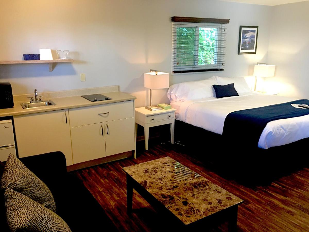 Shorewood Inn - Housity