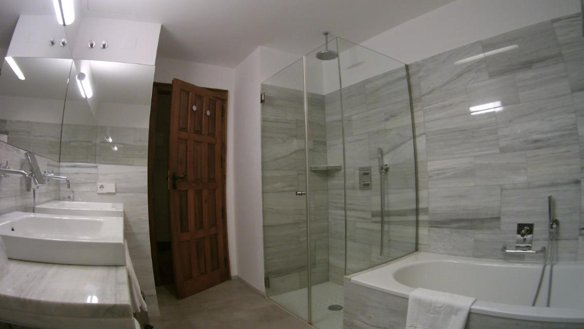 Un baño de Parador de Santiago - Hostal Reis Catolicos