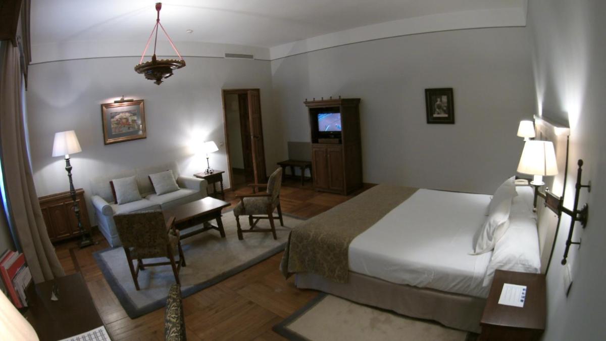 Cama o camas de una habitación en Parador de Santiago - Hostal Reis Catolicos