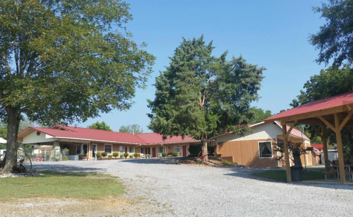 Bay Springs Country Inn & Marina - Housity