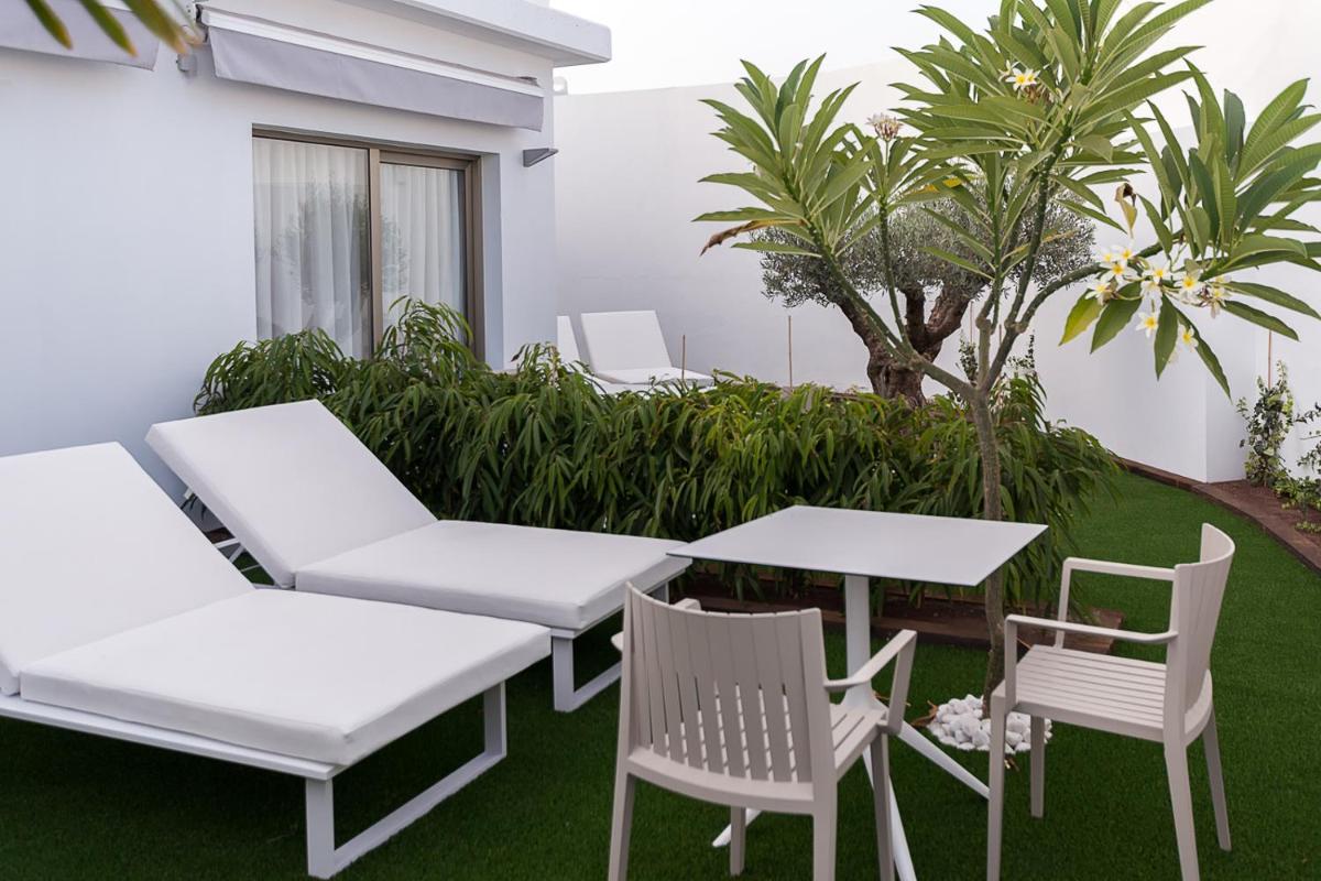 Jardín al aire libre en Silvi Villas by TAM Resorts