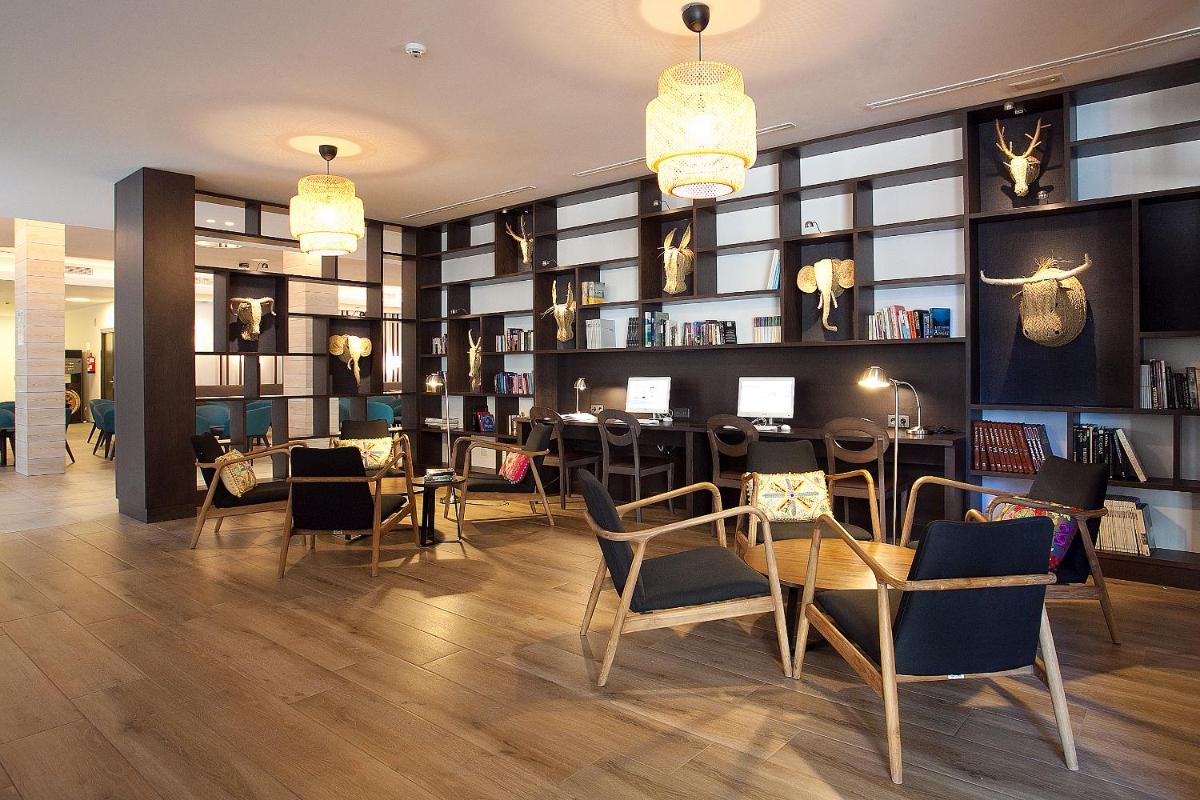 Zona de estar de Hotel Cap Negret