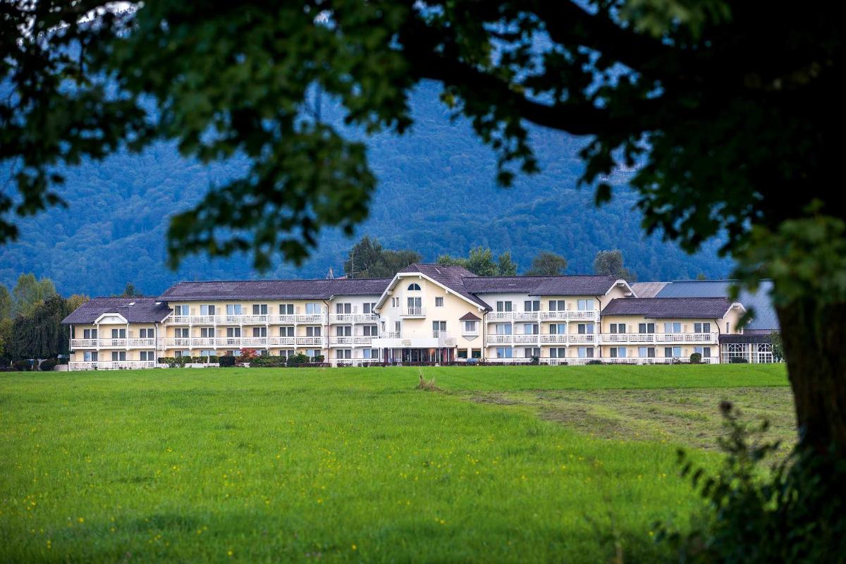 Momentum Hotel - Housity