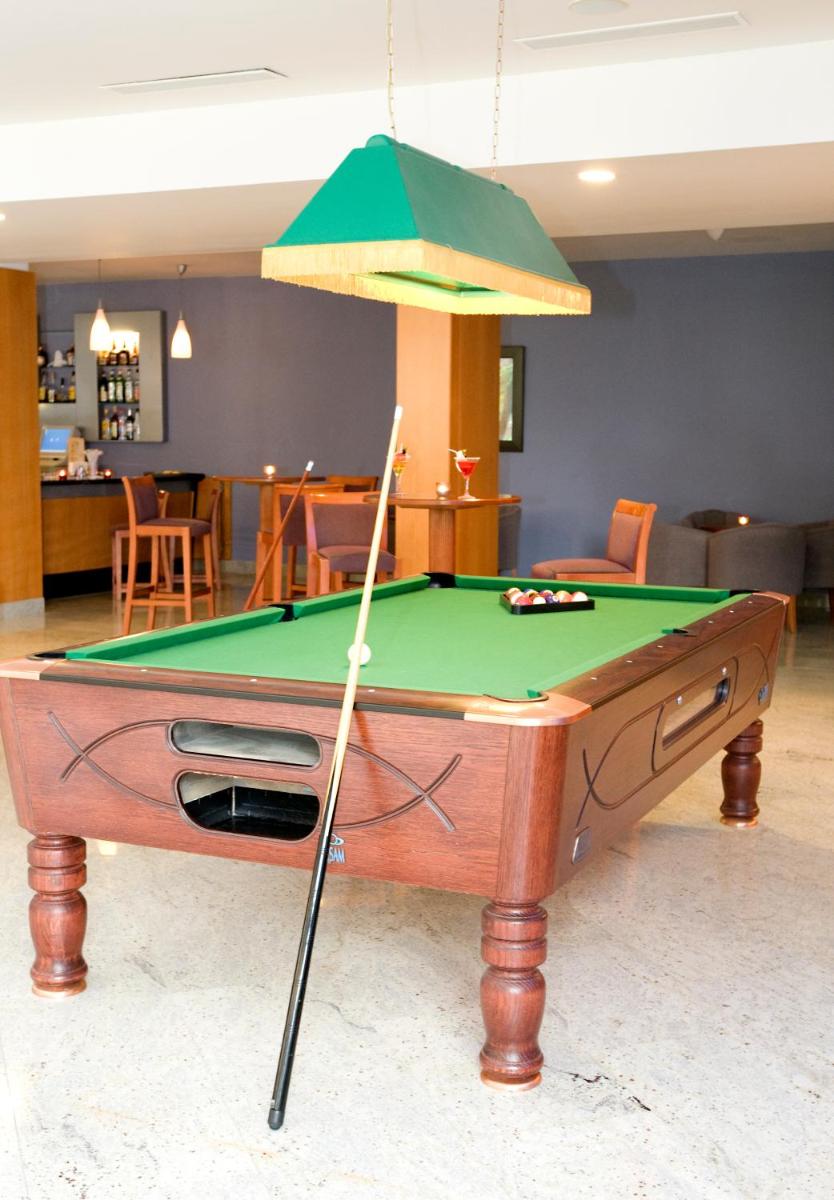 Mesa de billar en Hotel LIVVO Costa Taurito & Aquapark