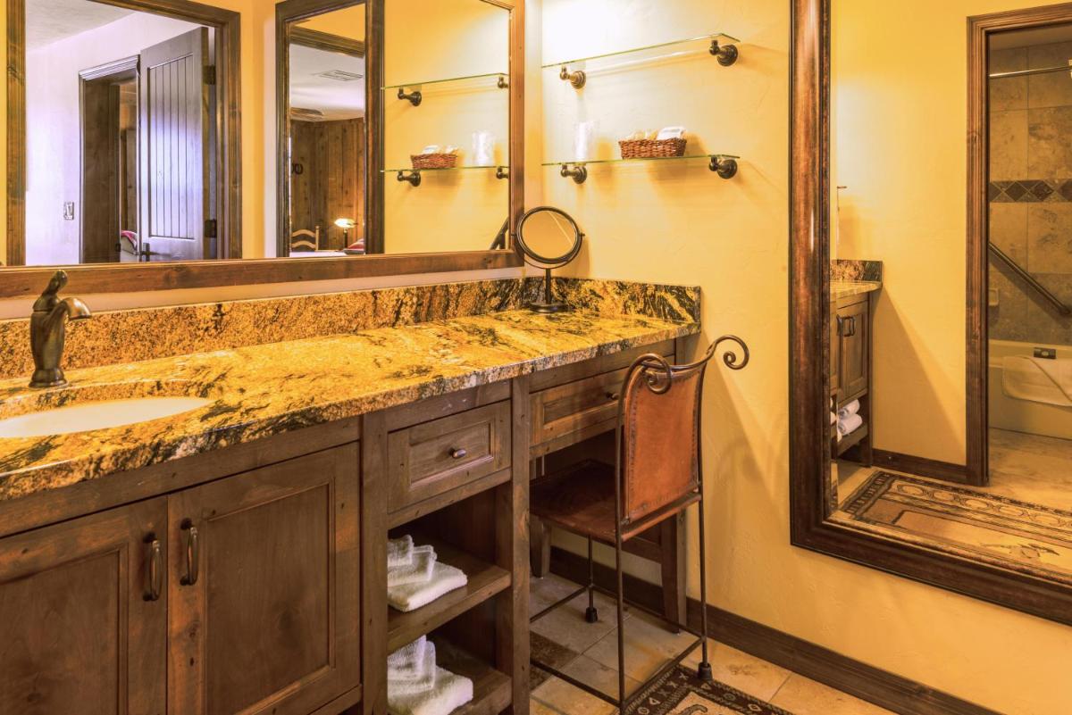 White Stallion Ranch - Housity