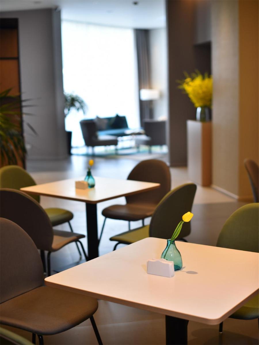 Home Inn Selected Nanjing Xinjiekou Center - Housity