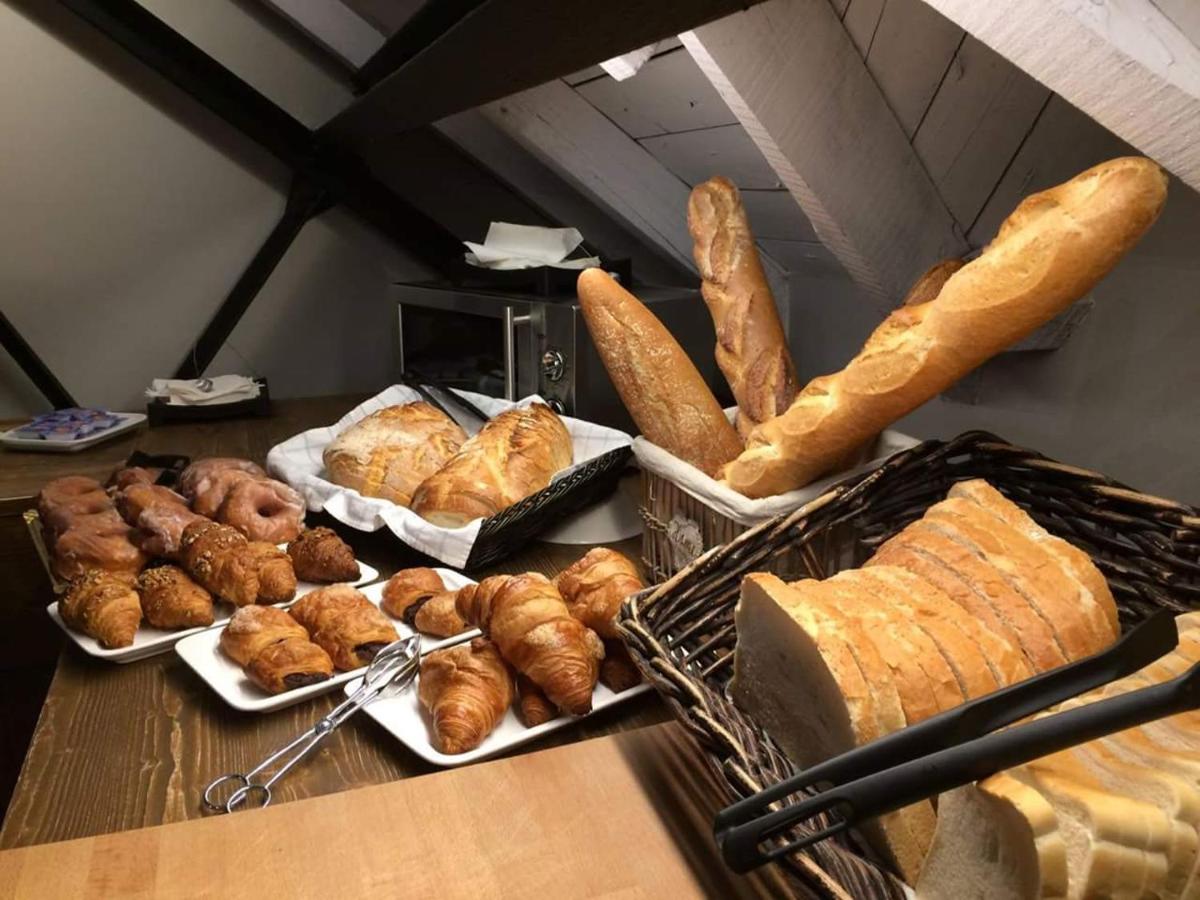 Comida en o cerca de este hotel