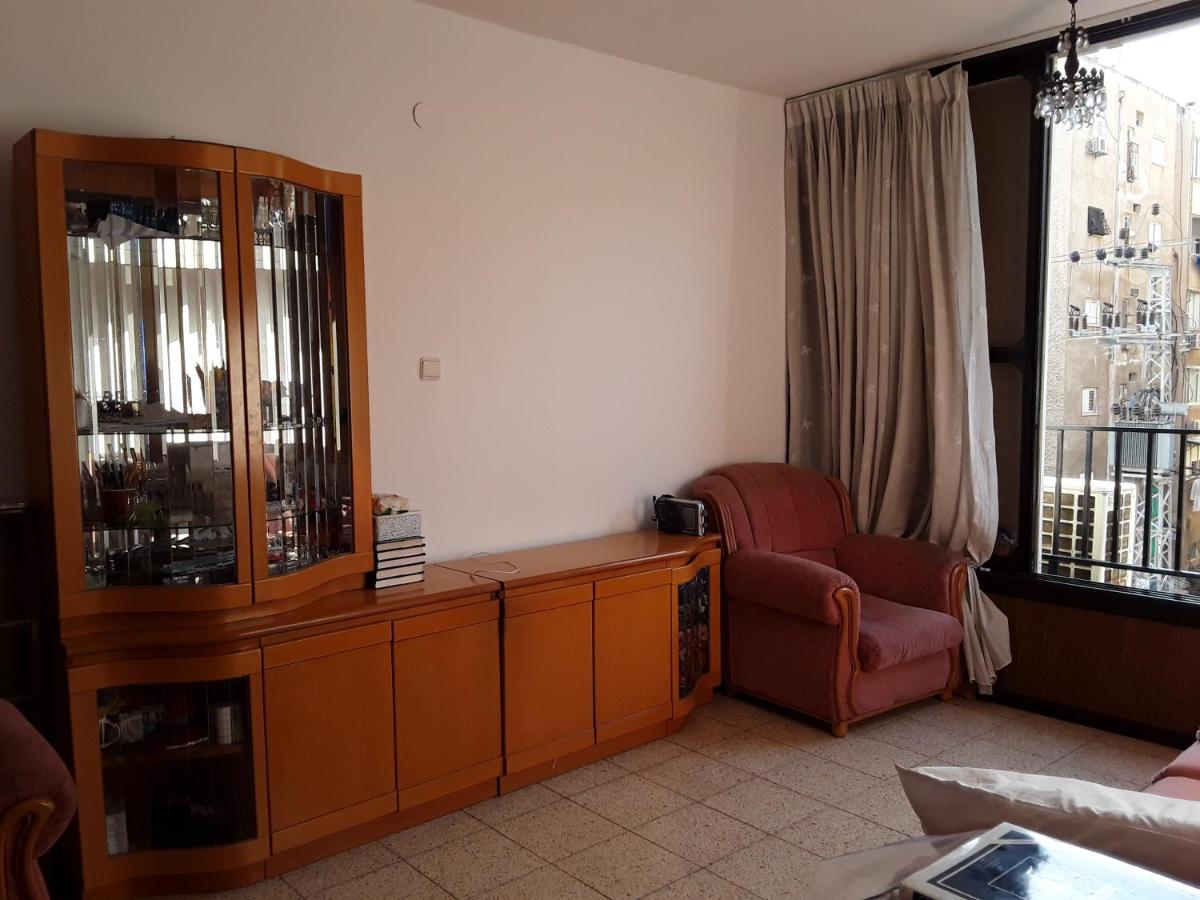 Room in Apartment on Balfour - Housity
