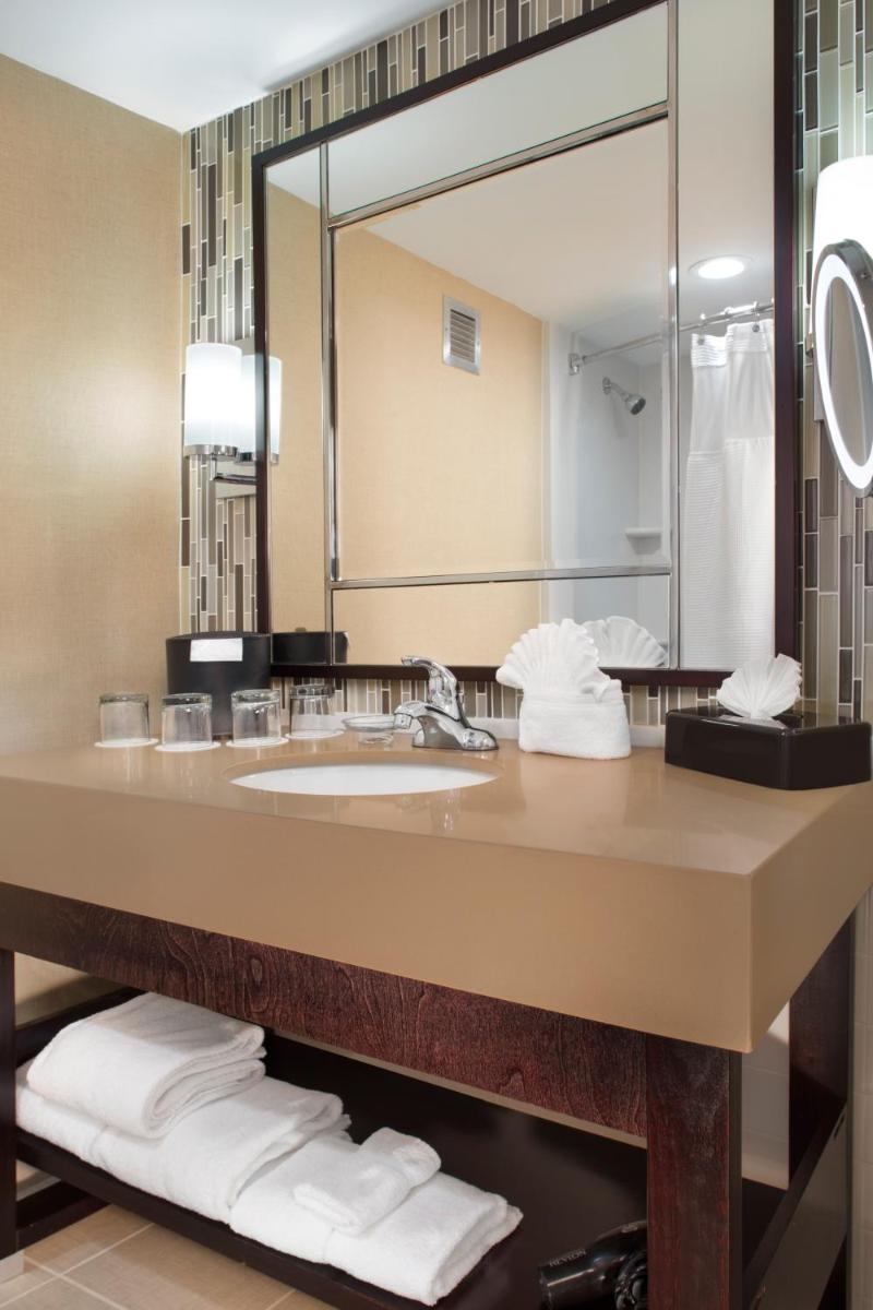 Crowne Plaza Resort Asheville by IHG - Housity