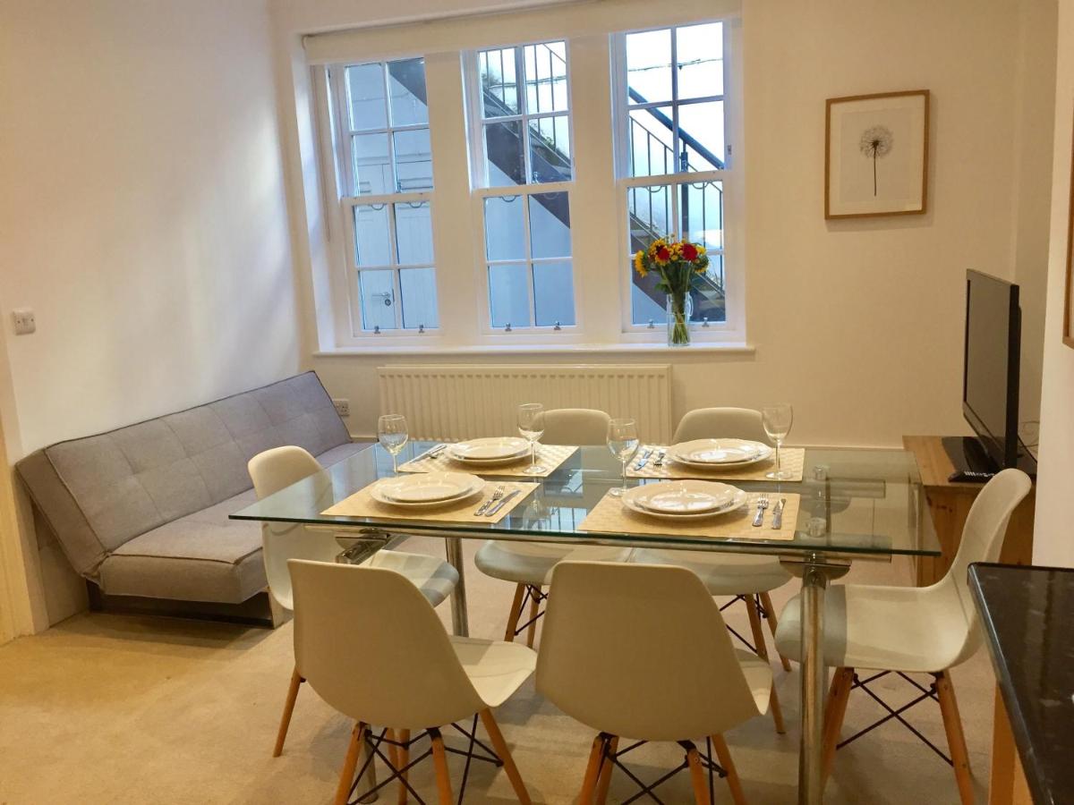 Stylish Apartment in Victoria - Housity