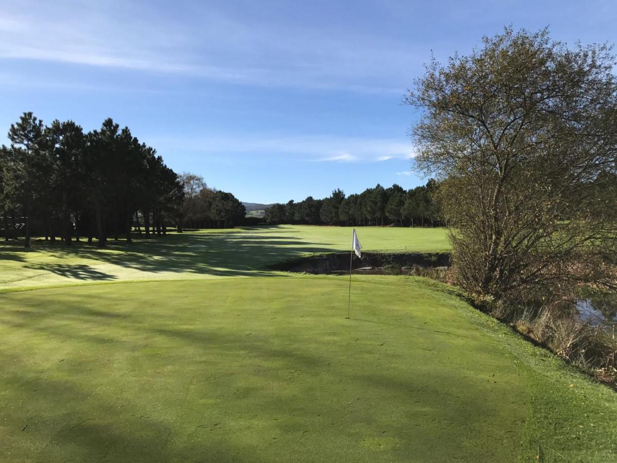 Instalaciones para jugar al golf en el hotel o alrededores