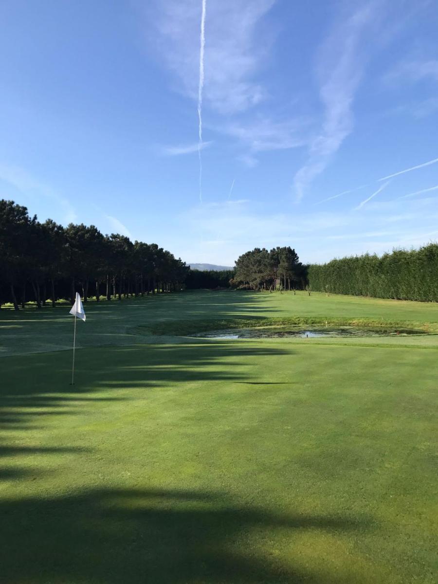 - Vistas al campo de golf en Hotel Casa Cachón, en Tol
