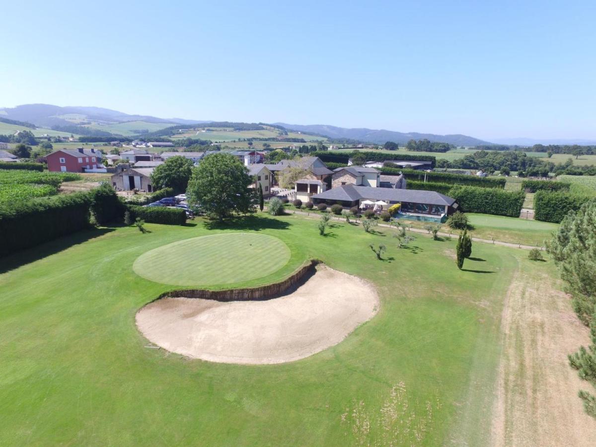 Instalaciones para jugar al golf en el hotel o alrededores