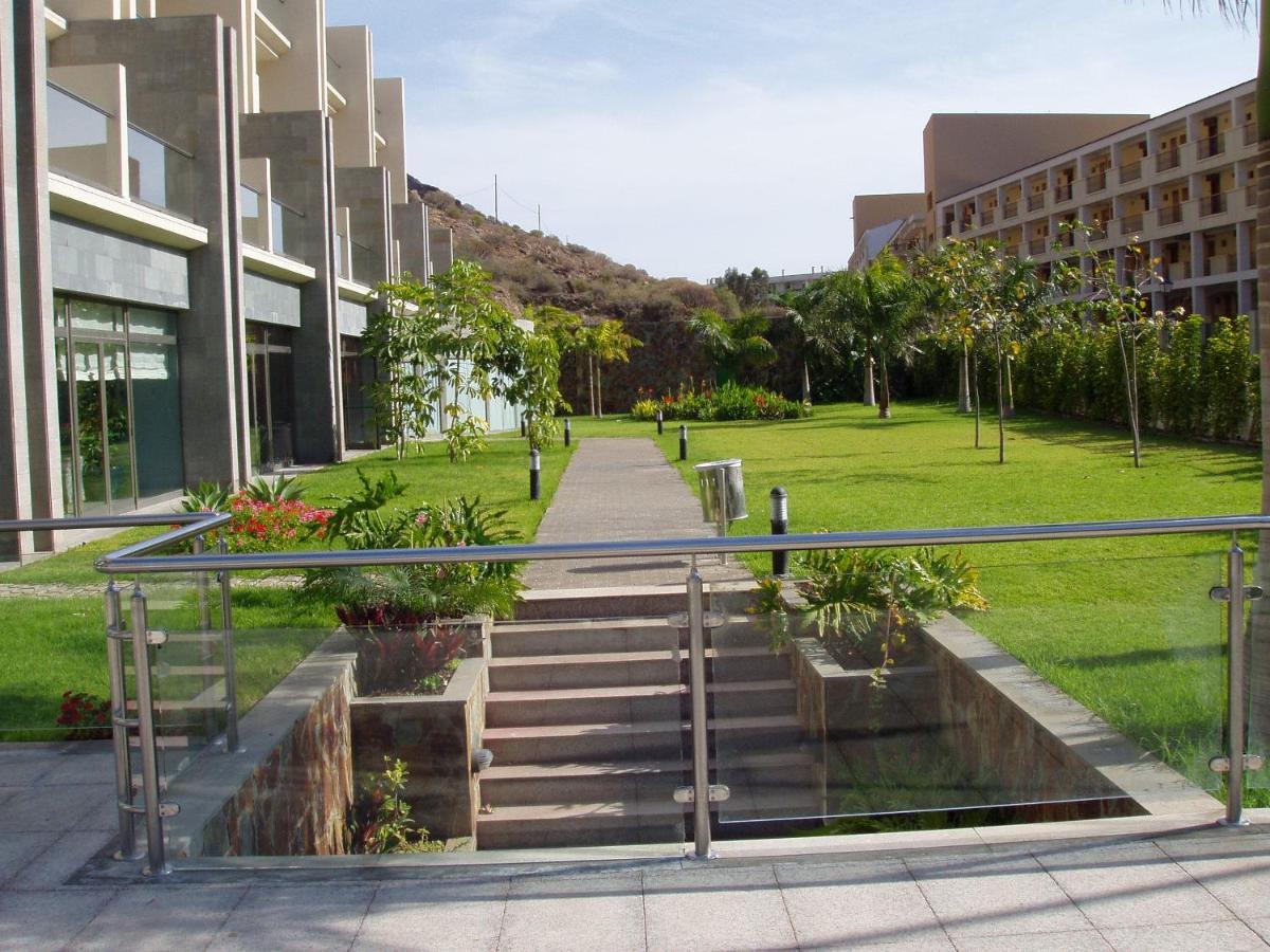 Jardín al aire libre en Hotel LIVVO Costa Taurito & Aquapark