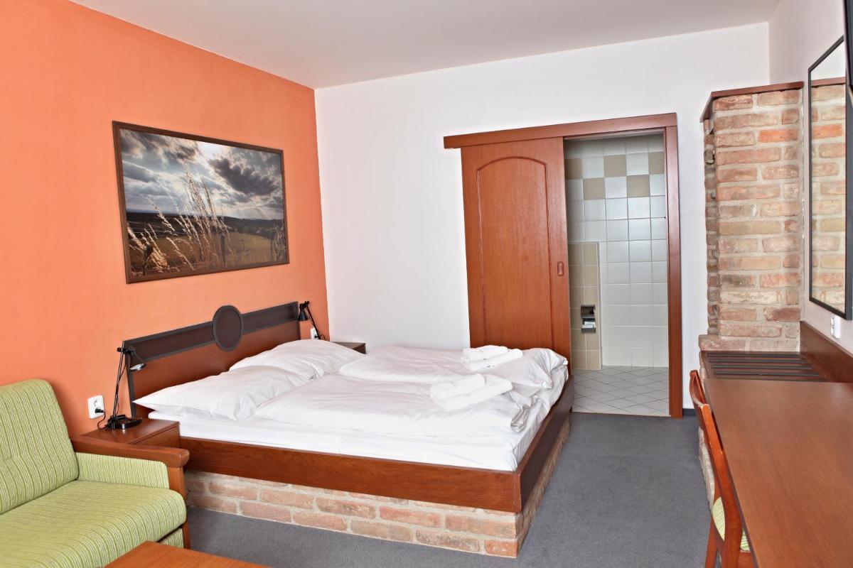 Hotel Kurdějov - Bed and Breakfast - Housity