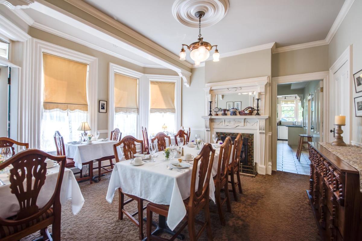 O Canada House Bed & Breakfast - Housity