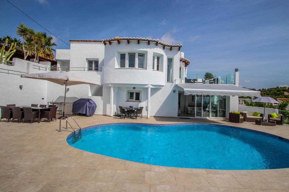 Gila - sea view villa with private pool in Benissa - Housity