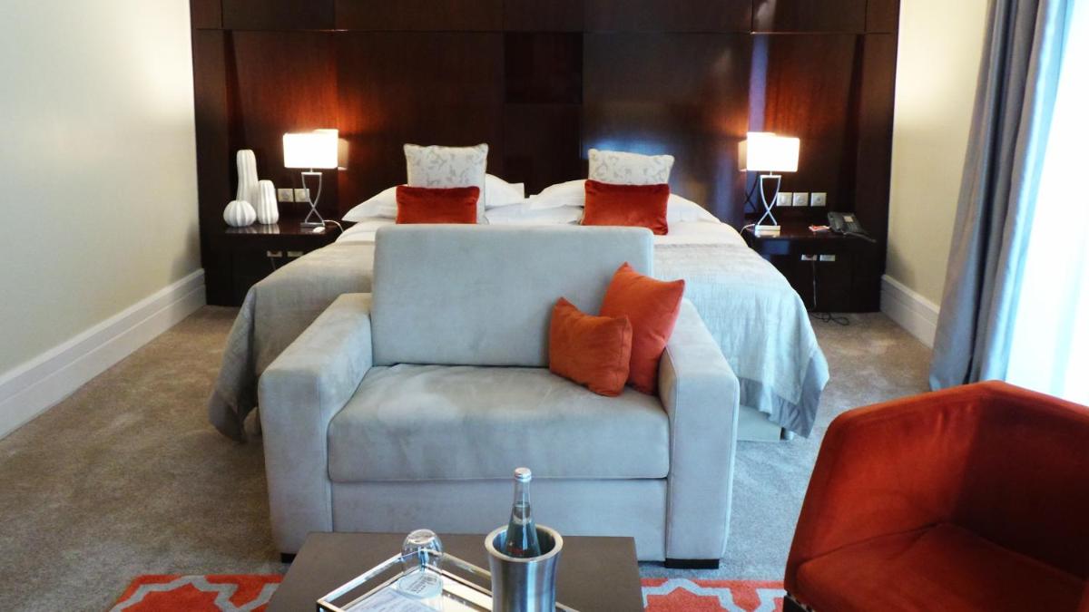 Un ou plusieurs lits dans un hébergement de l'établissement Hotel & Spa Le Pavillon