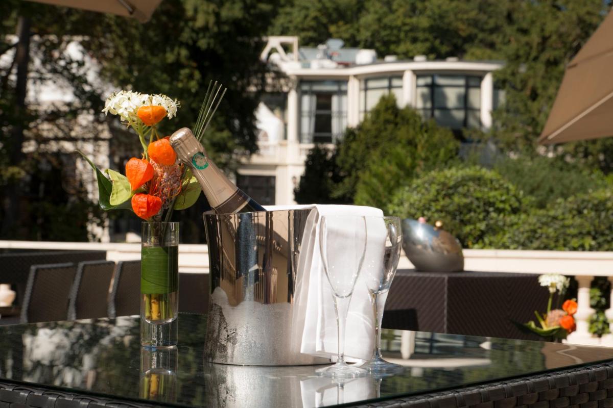 Jardin de l'établissement Hotel & Spa Le Pavillon