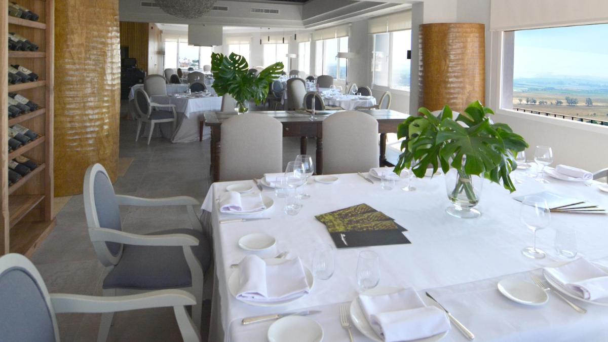 Un restaurante o sitio para comer en Fairplay Golf & Spa Resort