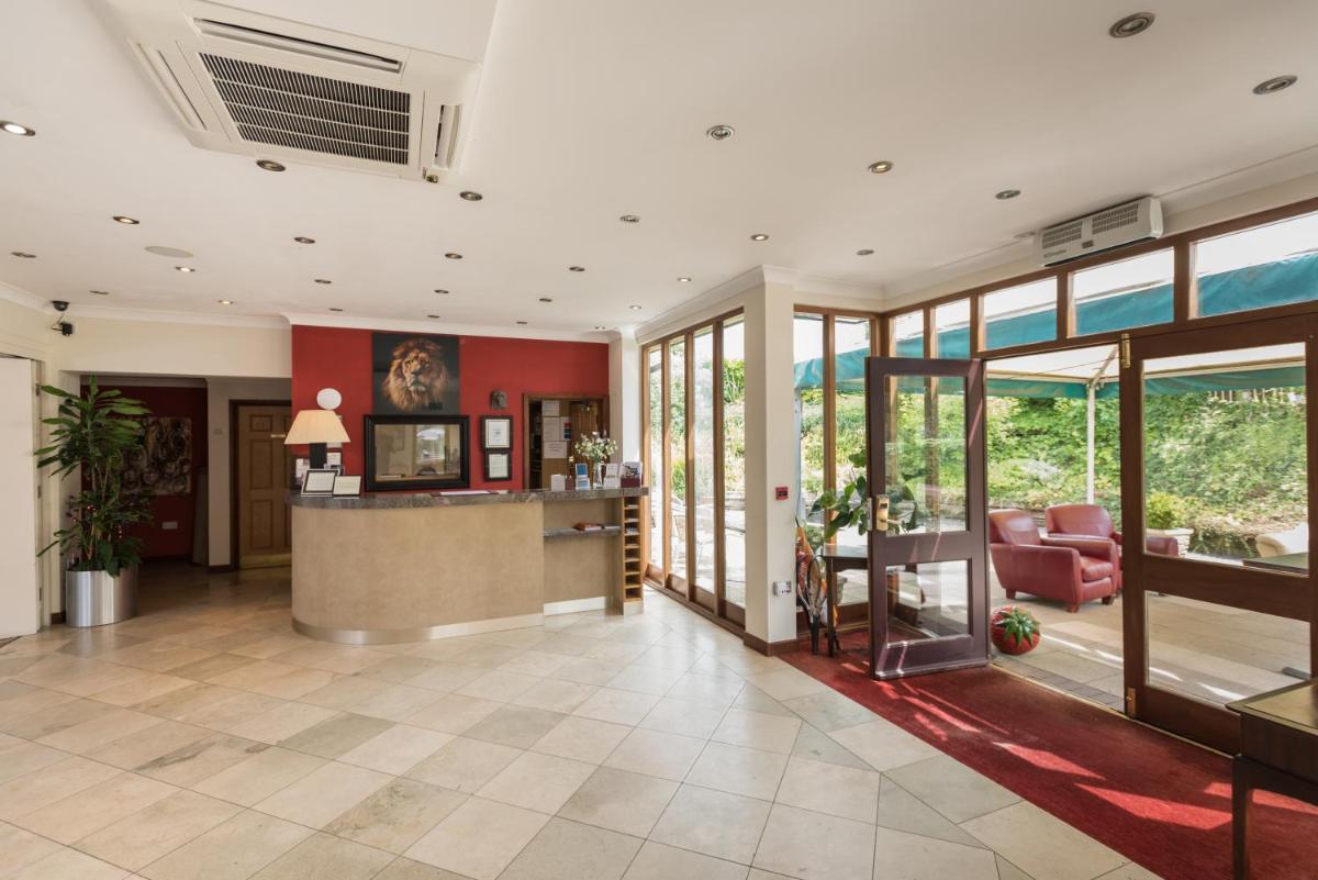 Golden Lion Hotel - Housity