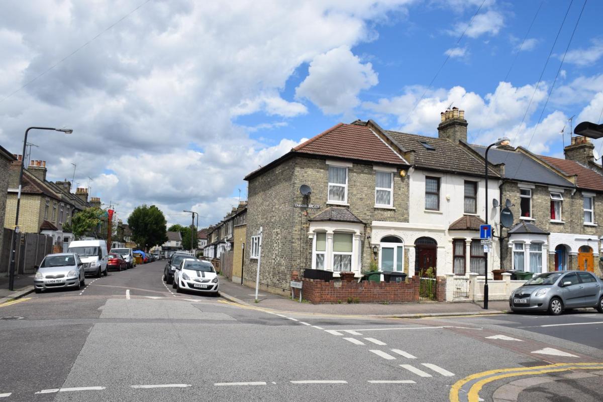 Four Bedroom House Chandos Road - Housity