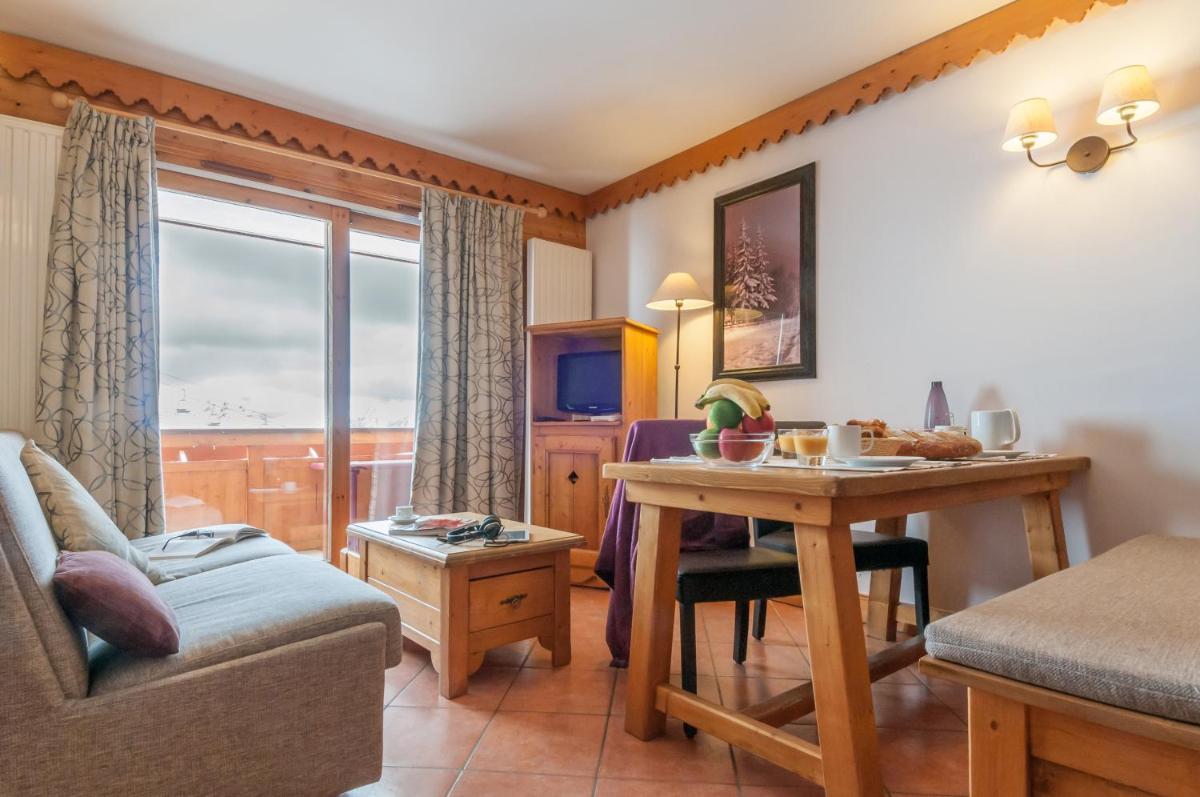 Coin salon dans l'établissement Résidence Pierre & Vacances Premium Les Hauts Bois