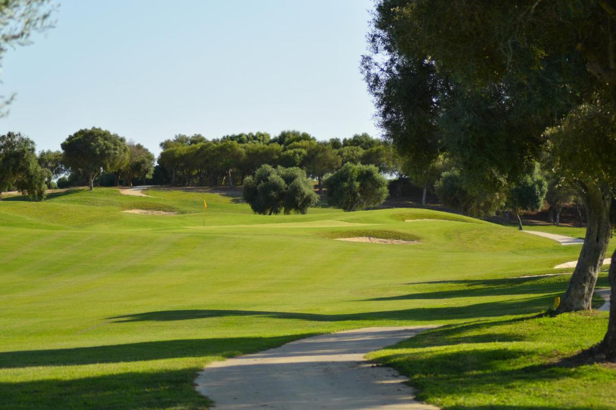 Instalaciones para jugar al golf en el hotel o alrededores