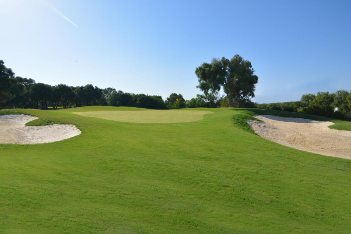 Instalaciones para jugar al golf en el hotel o alrededores