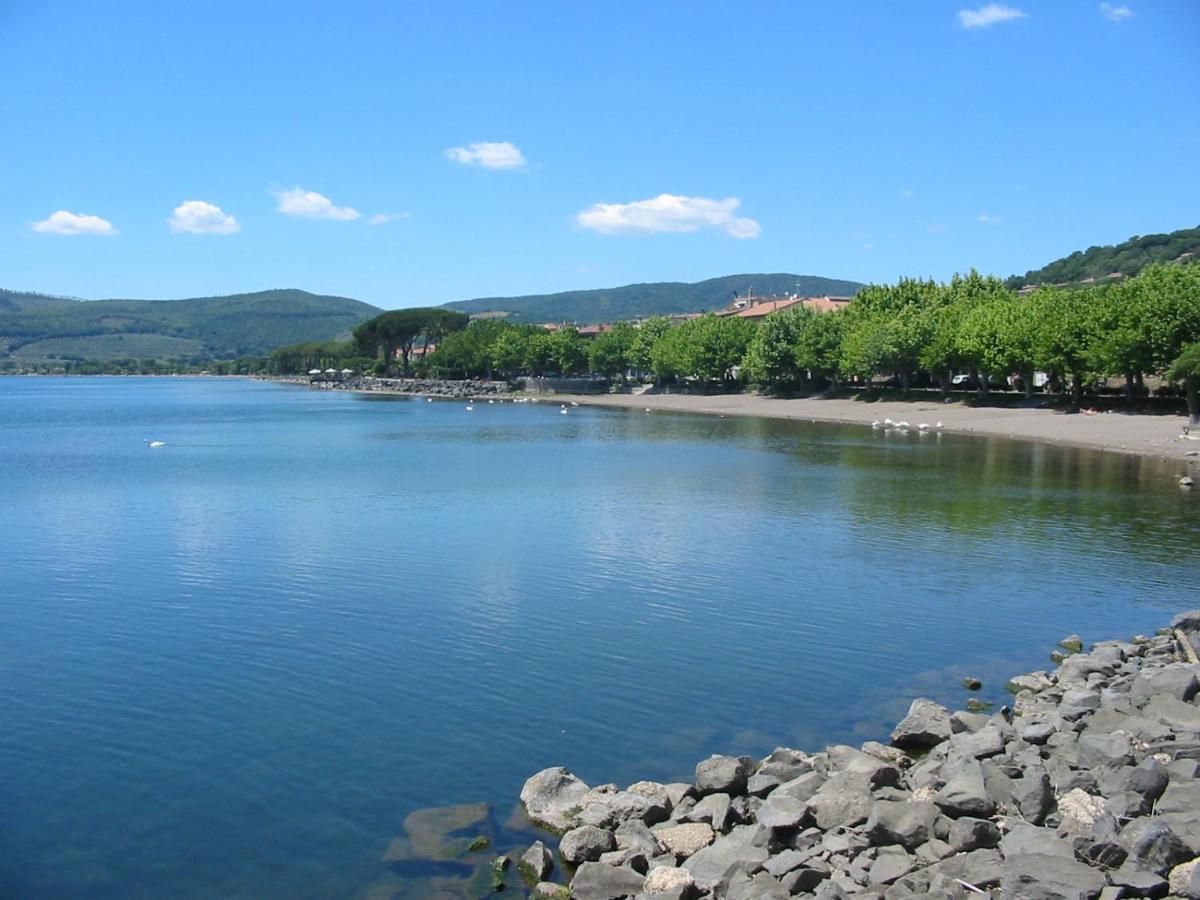 La rosa sul lago - Housity