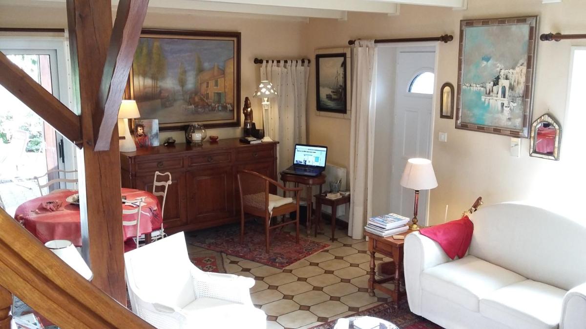 L' Esterlanges SUITE FAMILLE 2 chambres 4 personnes PROCHE PUYduFOU - Housity