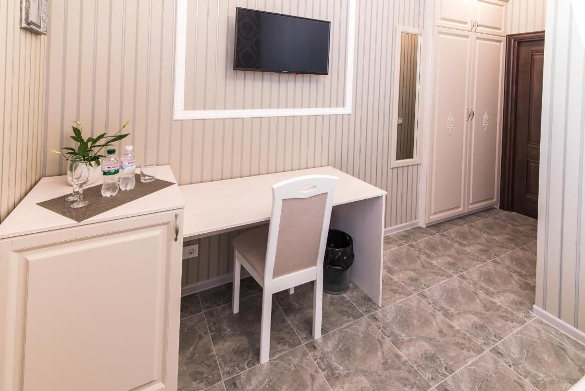L.O.Y Family Hotel - Housity