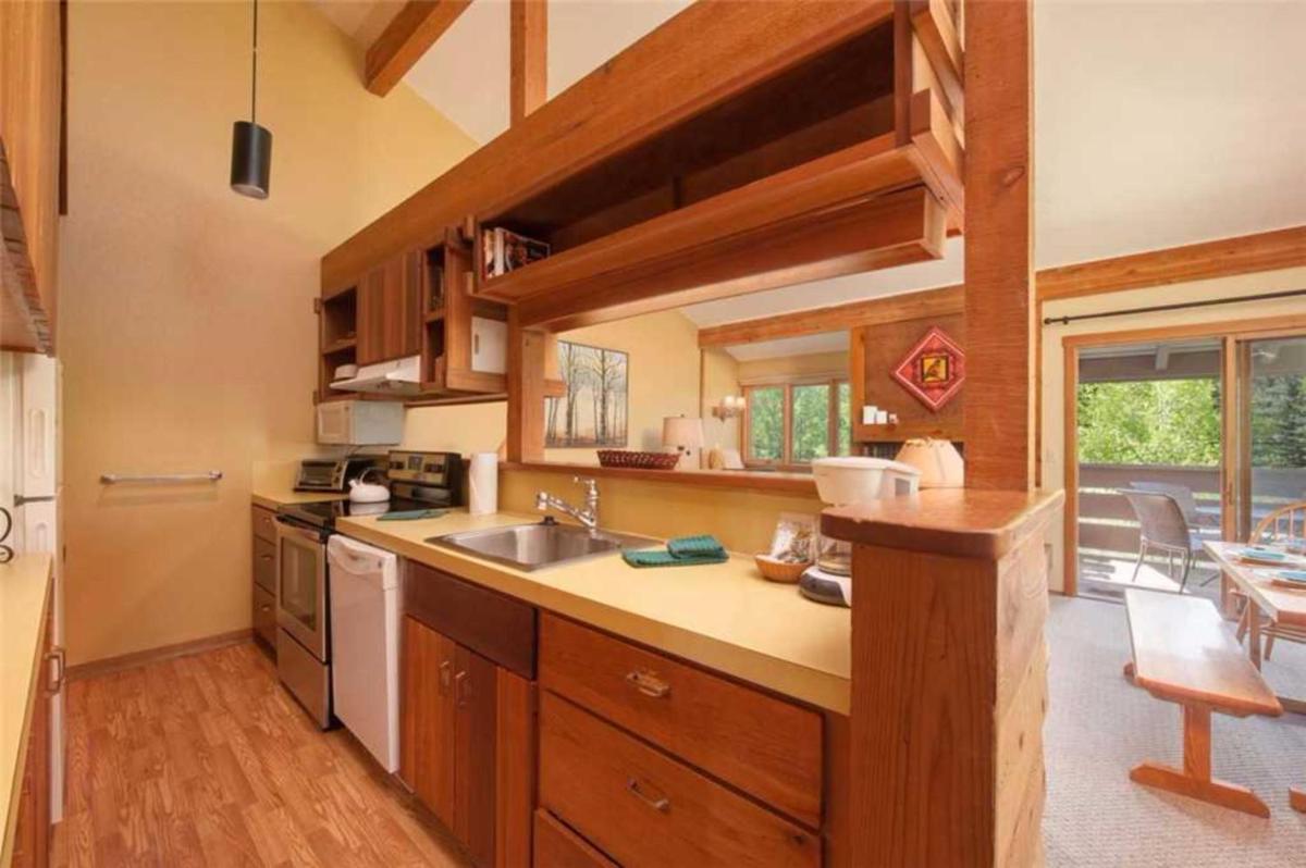 JHRL - Mtn Alder 824, A cozy 2 bedroom condominium located in The Aspens - Housity
