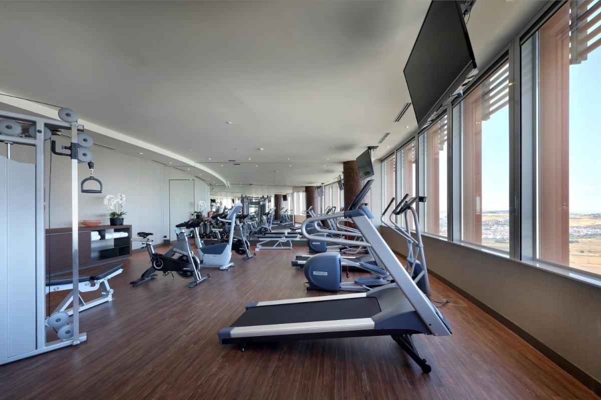 Gimnasio o instalaciones de fitness de Eurostars Torre Sevilla