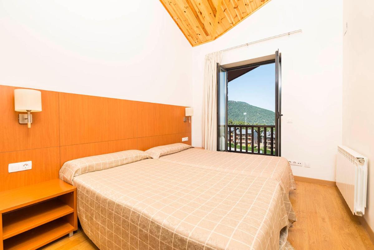 Cama o camas de una habitación en Guitart La Molina Aparthotel & Spa
