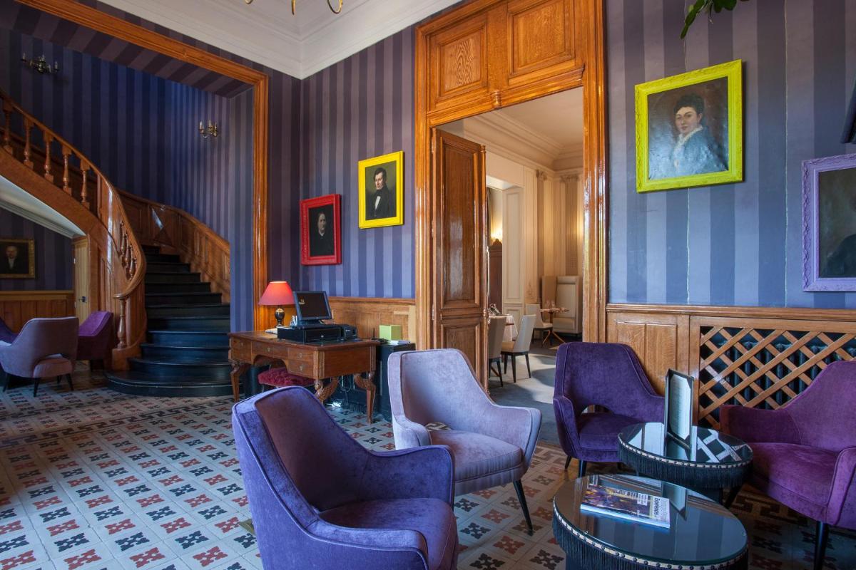 Coin salon dans l'établissement Château des Reynats