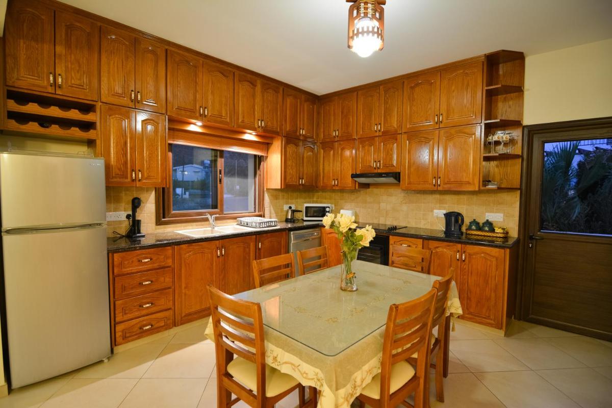 Kalli Villa - Housity